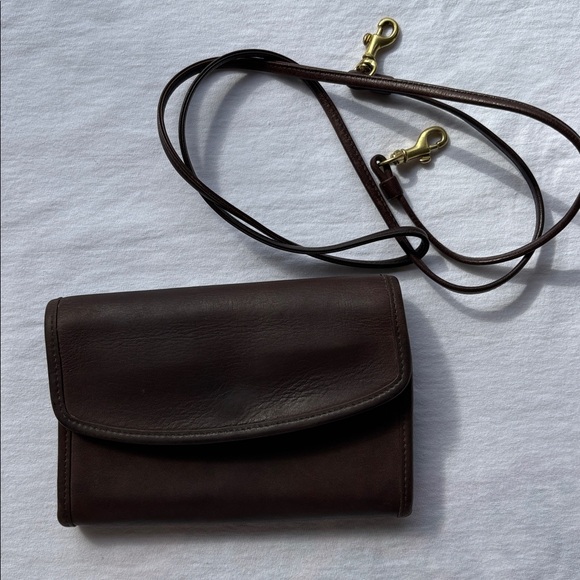 Coach Handbags - Coach vintage brown leather crossbody clutch Envelope Swing Wallet #4873